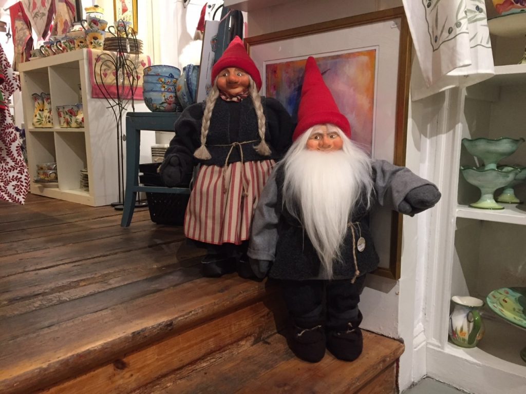 Tomte couple on the stairs.